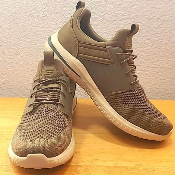 Skechers Classic FIT Air-Cooled memory foam slip ons - Picture 3 of 8